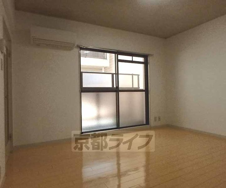 京都府京都市上京区新町通上御霊上ル下清蔵口町の賃貸マンションの居間