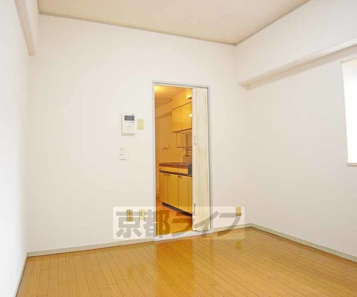 京都府京都市上京区堀出シ町の賃貸マンションの居間