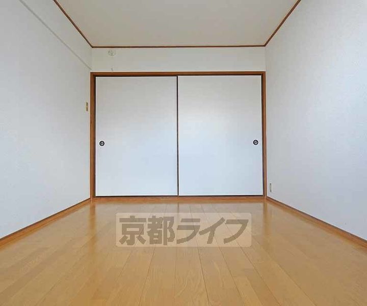 京都府京都市上京区笹屋町通浄福寺西入の賃貸マンションの居間