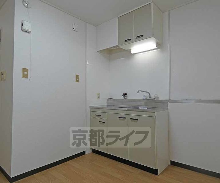 京都府京都市上京区笹屋町通浄福寺西入の賃貸マンションのキッチン