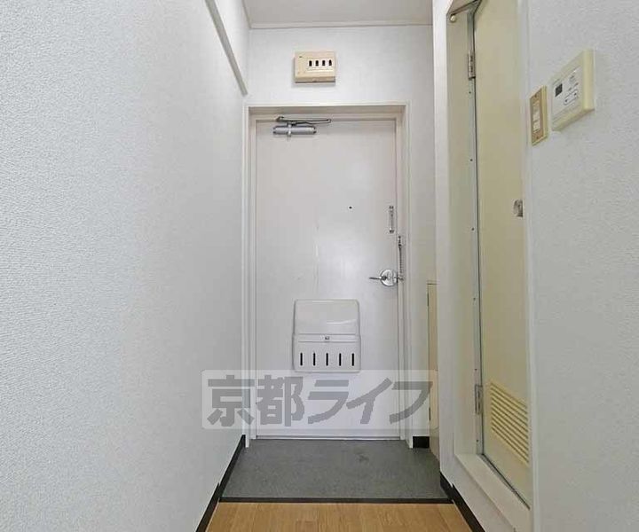 京都府京都市上京区笹屋町通浄福寺西入の賃貸マンションの玄関