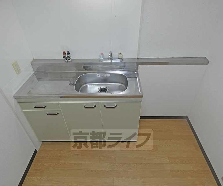 京都府京都市上京区笹屋町通浄福寺西入の賃貸マンションのキッチン