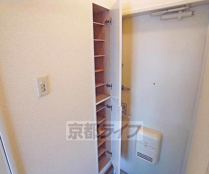 京都府京都市左京区一乗寺庵野町の賃貸アパートの玄関
