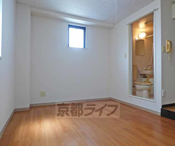 プチ下立売101の居間