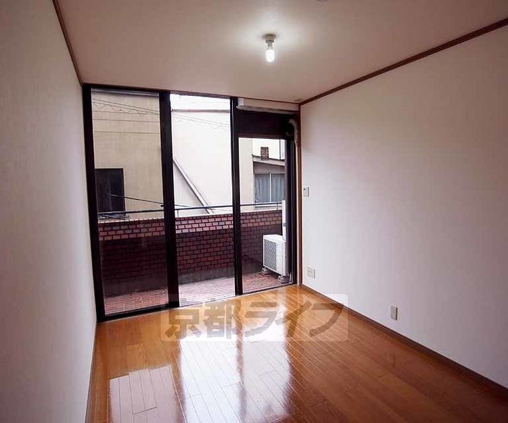 京都府京都市左京区下鴨貴船町の賃貸マンションの居間