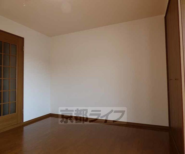 京都府京都市北区上賀茂豊田町の賃貸マンションの居間