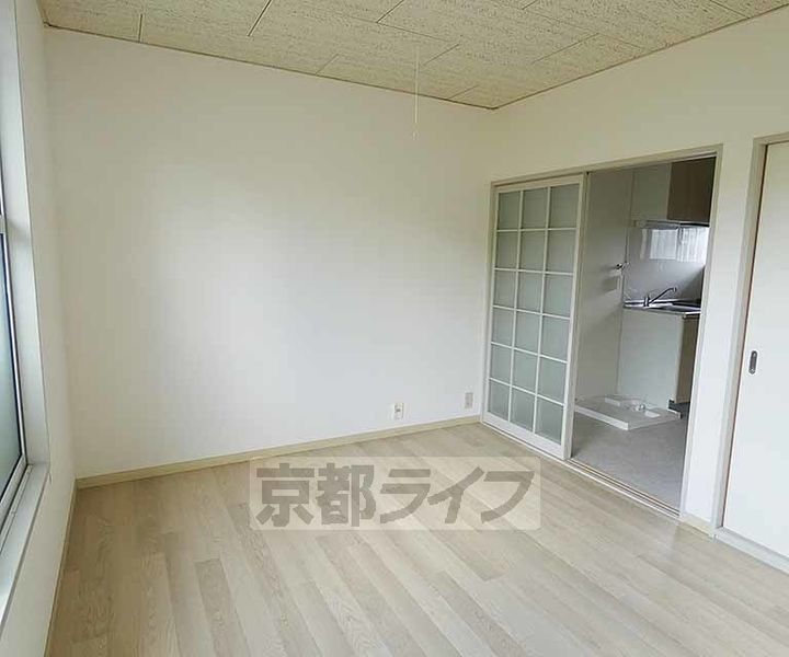 京都府京都市左京区修学院石掛町の賃貸アパートの居間