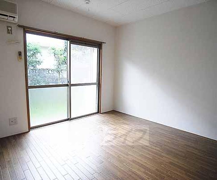 京都府京都市左京区北白川西伊織町の賃貸アパートの居間