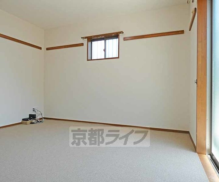 京都府京都市北区等持院中町の賃貸アパートの居間