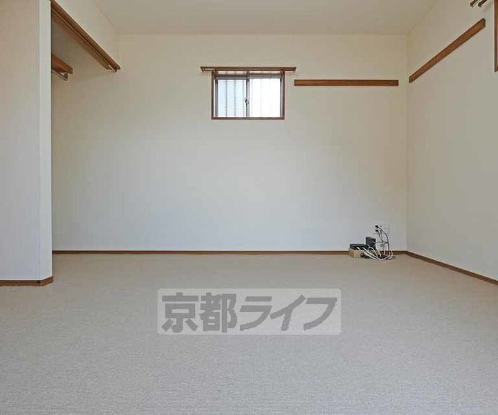 京都府京都市北区等持院中町の賃貸アパートの居間