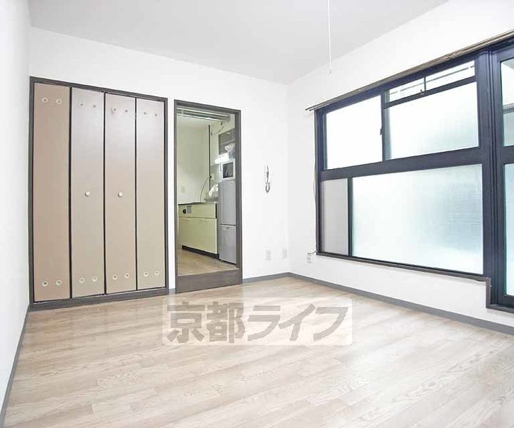 京都府京都市上京区寺町通今出川上ル立本寺前町の賃貸マンションの居間