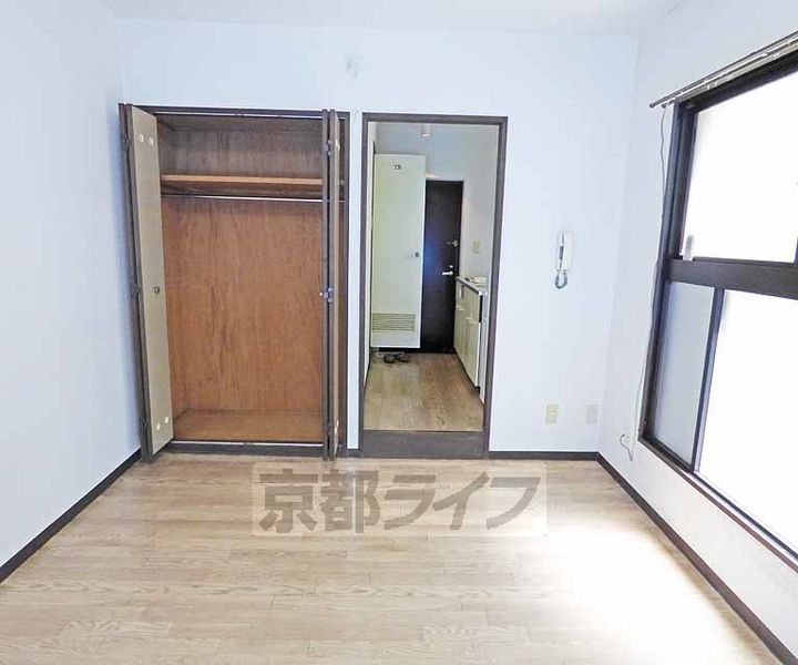 京都府京都市上京区寺町通今出川上ル立本寺前町の賃貸マンションの居間