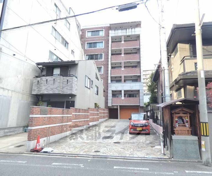 京都府京都市上京区西町の賃貸マンションの外観