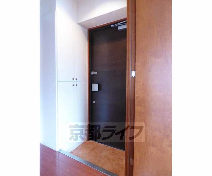 京都府京都市上京区西町の賃貸マンションの玄関