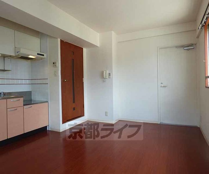 京都府京都市上京区西町の賃貸マンションの居間