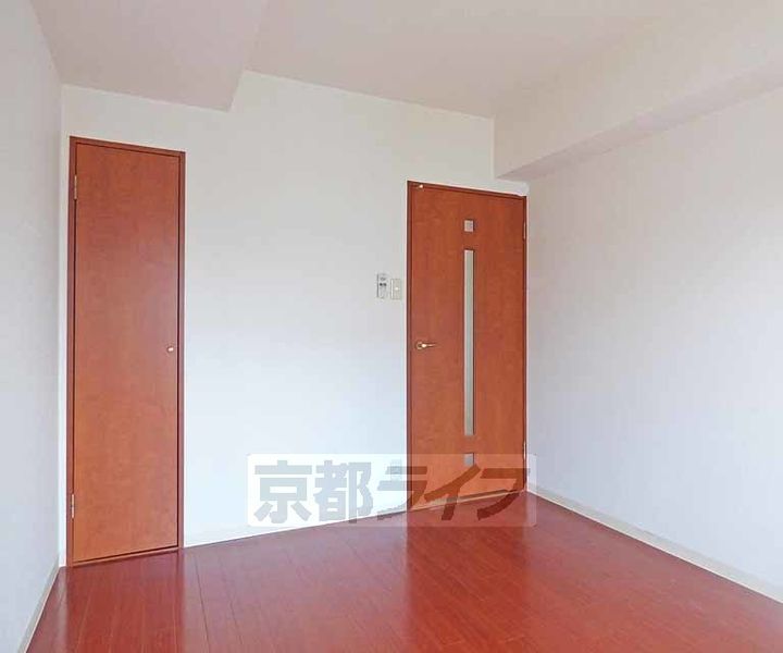 京都府京都市上京区西町の賃貸マンションの居間