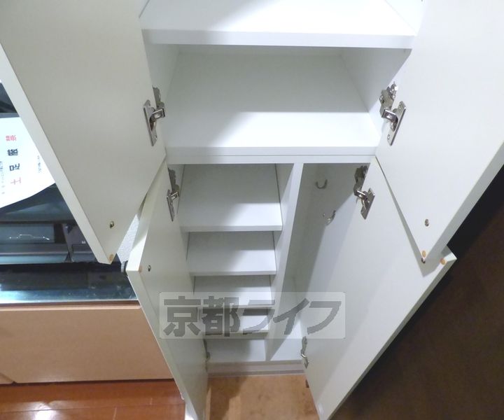 京都府京都市上京区元誓願寺通東堀川東入西町の賃貸マンションの内装