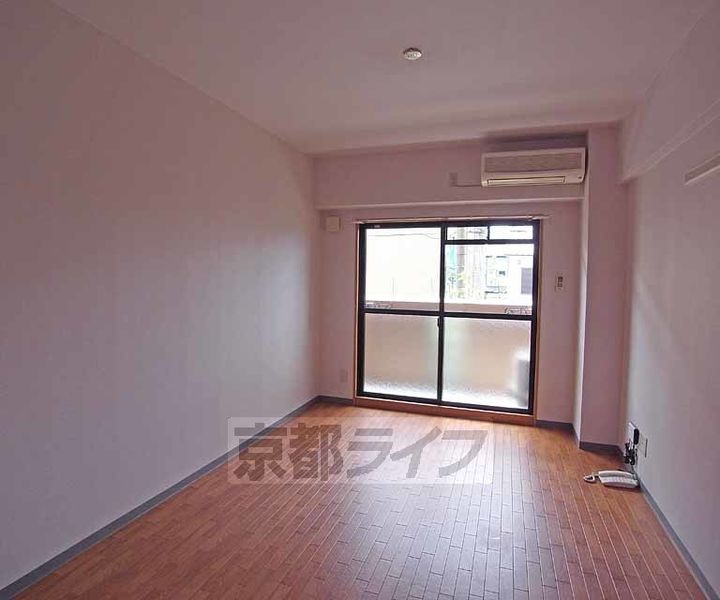 京都府京都市左京区田中西樋ノ口町の賃貸マンションの居間