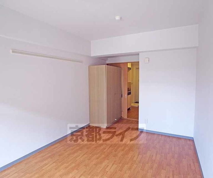 京都府京都市左京区田中西樋ノ口町の賃貸マンションの居間
