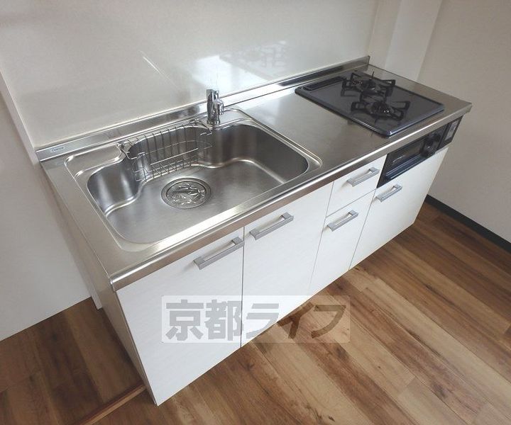 京都府京都市北区紫竹上本町の賃貸マンションのキッチン