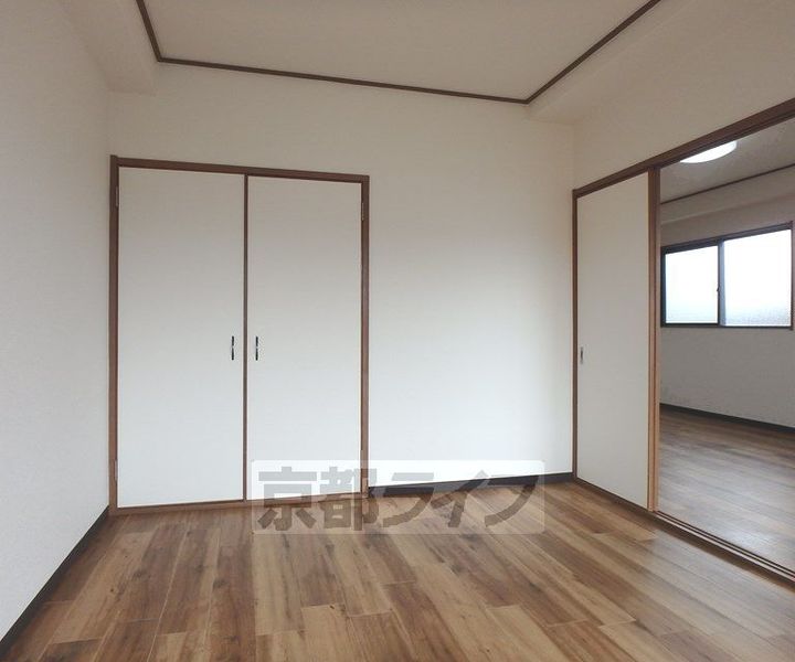 京都府京都市北区紫竹上本町の賃貸マンションの居間