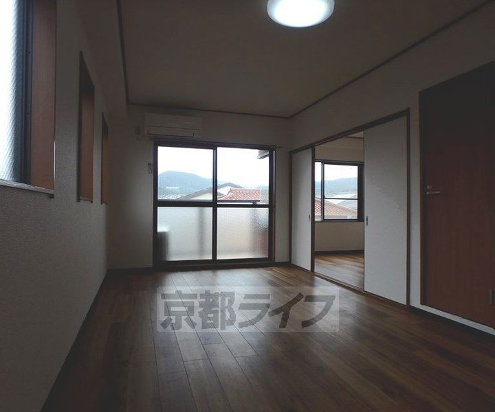 京都府京都市北区紫竹上本町の賃貸マンションの居間