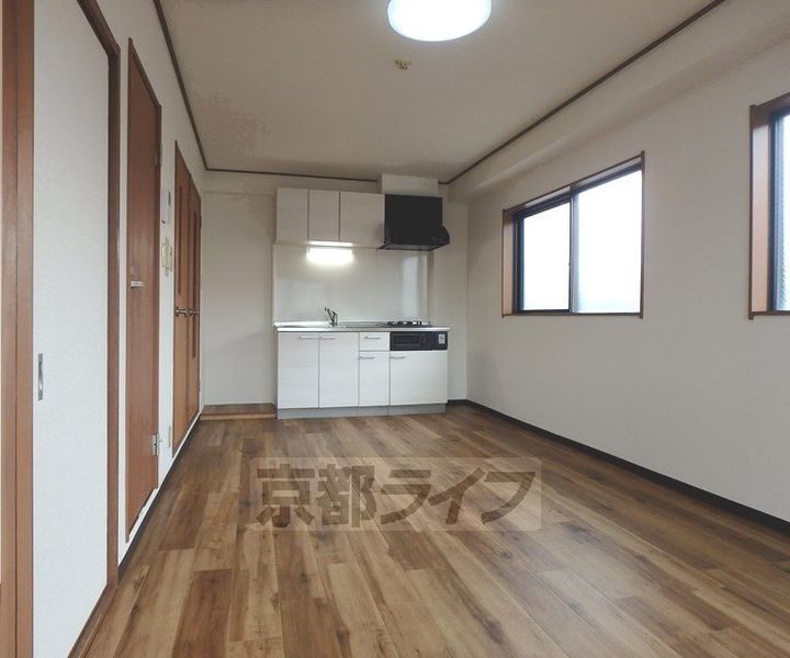 京都府京都市北区紫竹上本町の賃貸マンションの居間