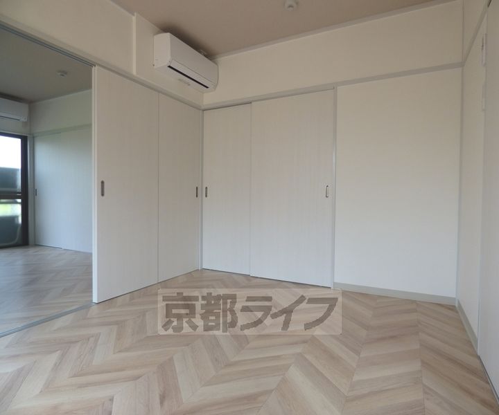 京都府京都市北区紫野西野町の賃貸マンションの居間
