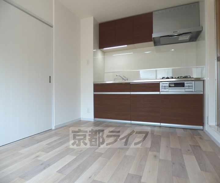 京都府京都市北区紫野西野町の賃貸マンションの居間