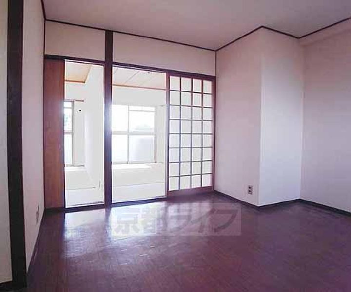 京都府京都市左京区修学院大林町の賃貸マンションの居間