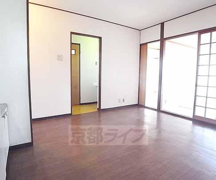 京都府京都市左京区修学院大林町の賃貸マンションの居間