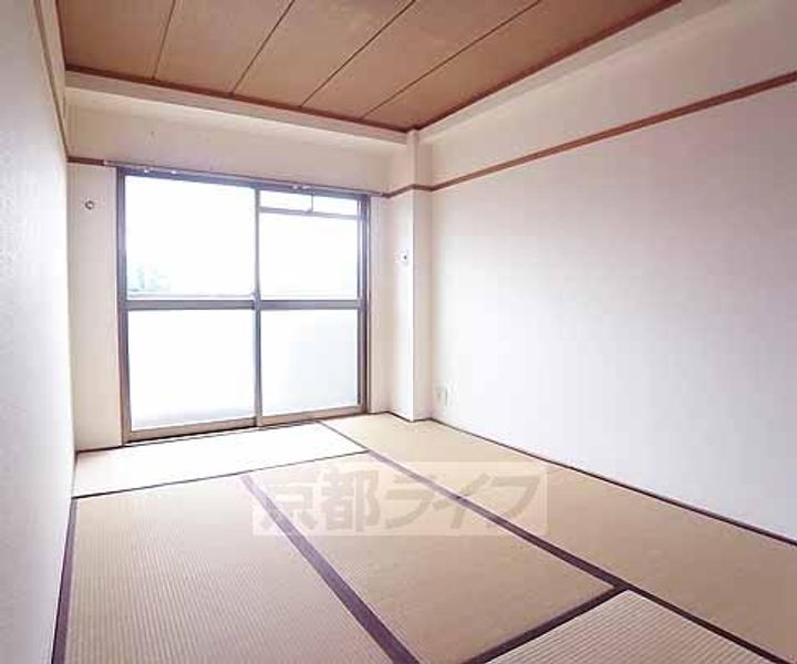 京都府京都市左京区修学院大林町の賃貸マンションの居間