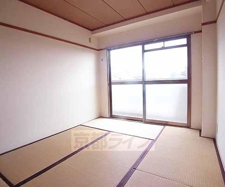 京都府京都市左京区修学院大林町の賃貸マンションの居間