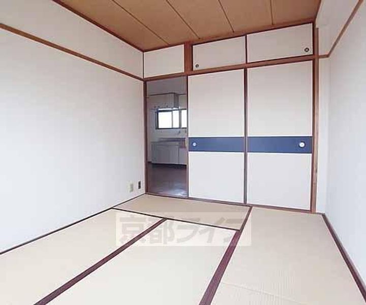 京都府京都市左京区修学院大林町の賃貸マンションの居間