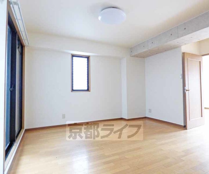 京都府京都市上京区中立売通千本東入丹波屋町の賃貸マンションの居間