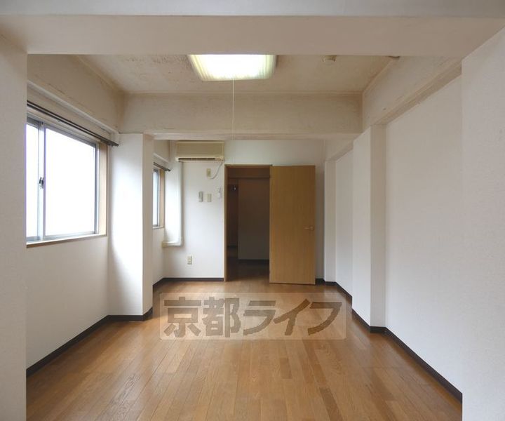 上賀茂松柏204の居間