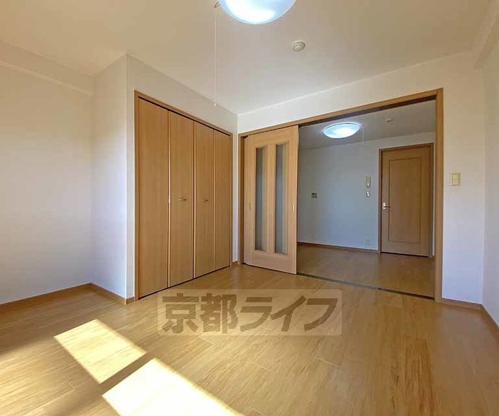 ペルペテュエルMの居間