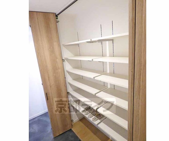 京都府京都市北区紫野北舟岡町の賃貸マンションの内装