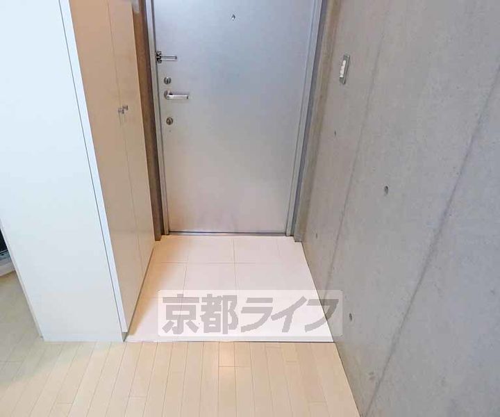 京都府京都市上京区夷川町の賃貸マンションの玄関