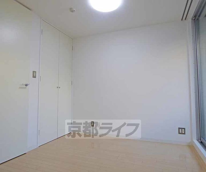 京都府京都市上京区夷川町の賃貸マンションの居間
