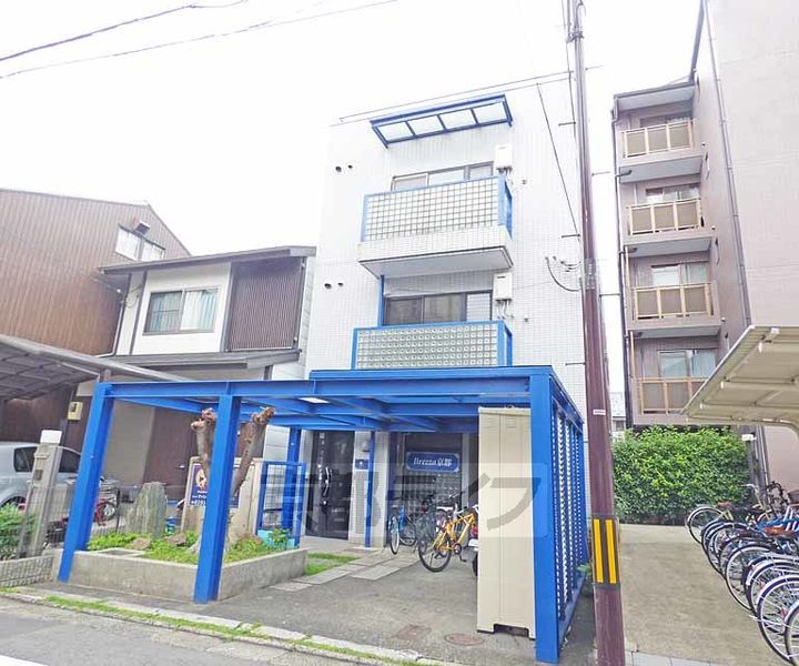 京都府京都市上京区大宮通寺之内1丁下る西入伊佐町の賃貸マンションの外観