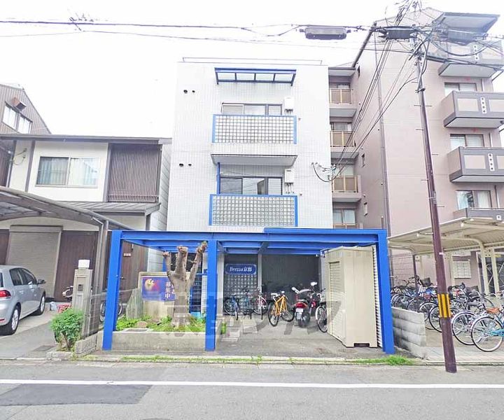 京都府京都市上京区大宮通寺之内1丁下る西入伊佐町の賃貸マンションの外観