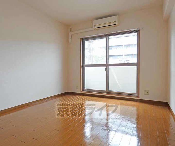 アート衣笠301の内装