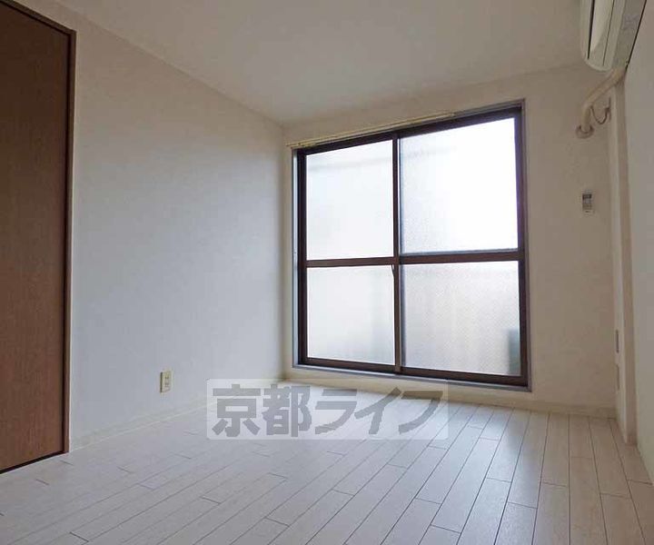 栄ハイツ201の居間