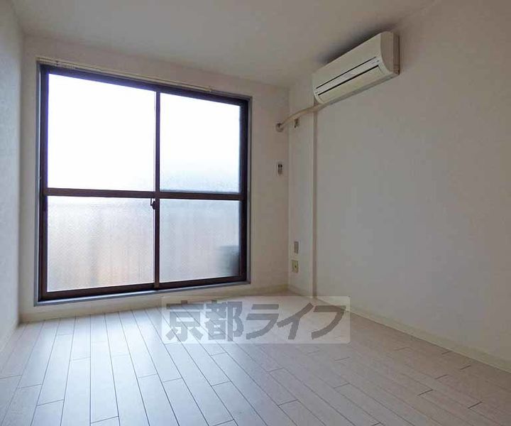 栄ハイツ201の居間