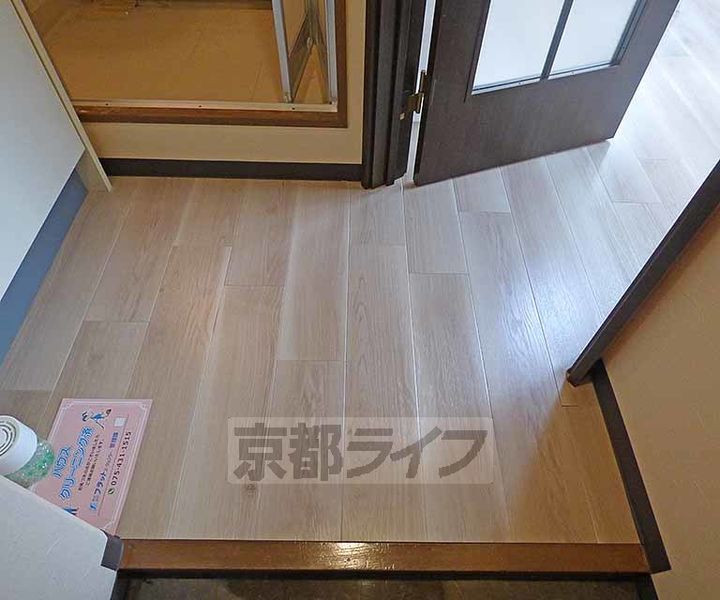 京都府京都市北区鷹峯旧土居町の賃貸マンションの玄関