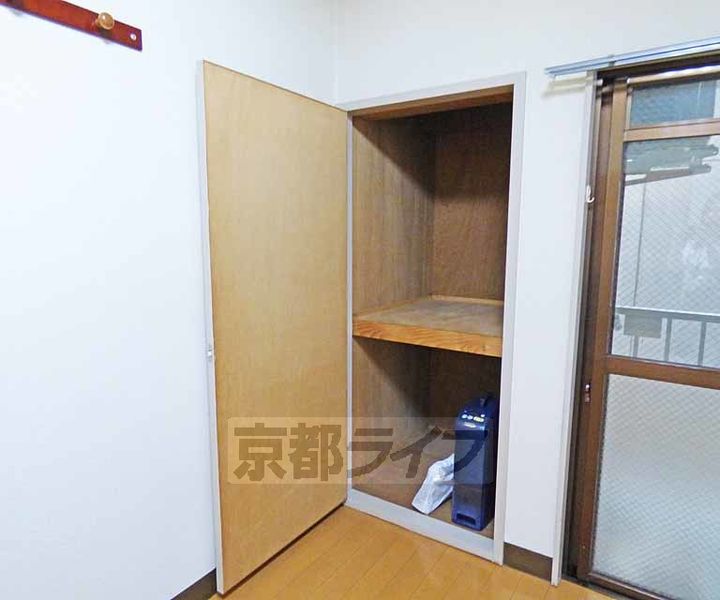 京都府京都市上京区上立売東町の賃貸マンションの内装