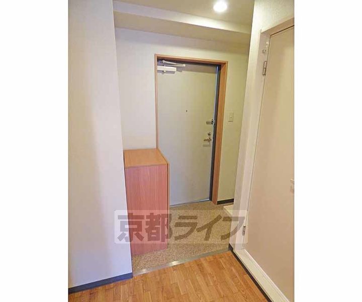 京都府京都市上京区千本通五辻下る上善寺町の賃貸マンションの玄関