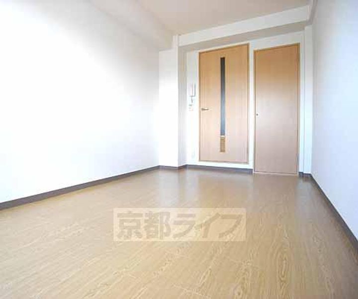 京都府京都市上京区千本通一条上る泰童片原町の賃貸マンションの居間