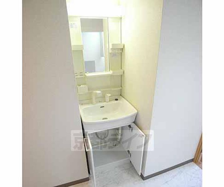 京都府京都市上京区千本通一条上る泰童片原町の賃貸マンションの内装